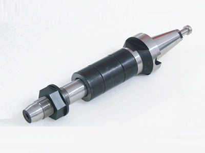 Hob arbor for mounting and positioning the hobbing cutter